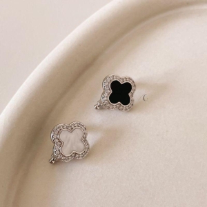 PINGENTE RB TREVO CRAVEJ 15MM