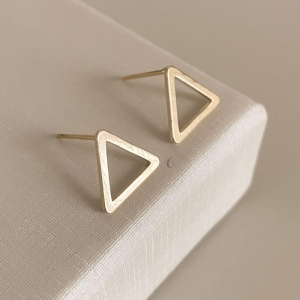 BRINCO FO TRIANGULO VAZ LISO 11MM