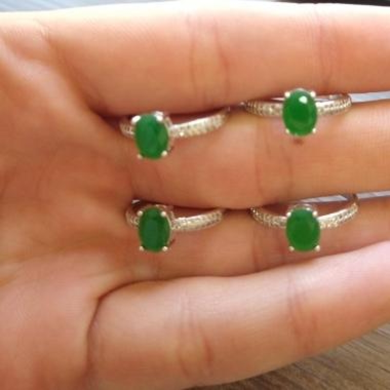 ANEL RB OVAL VERDE CRAVEJADO