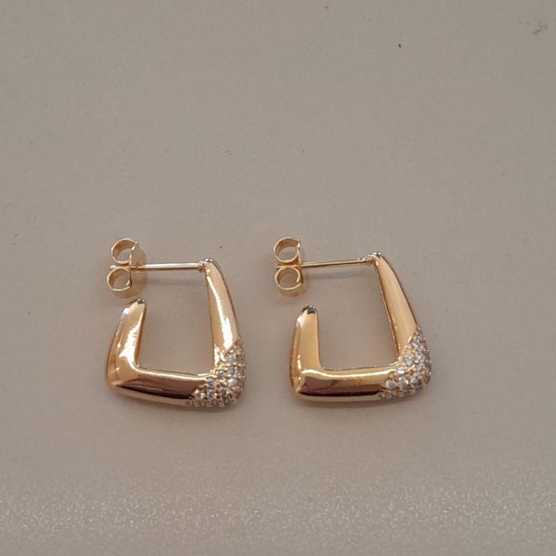 ARGOLA GEOMETRICA LISA PONTA CRAVEJ 18MM