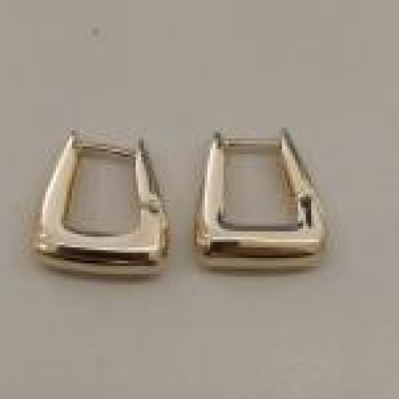 BRINCO FO ARGOLA TRIANGULAR LISA  M