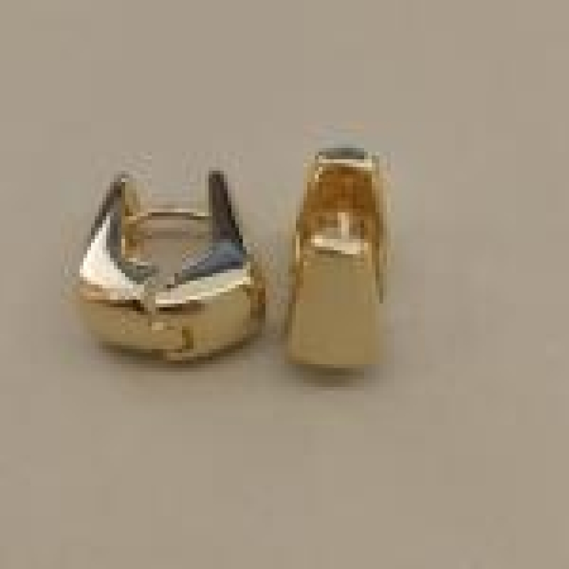BRINCO FO ARGOLA TRIANGULAR LISA  P