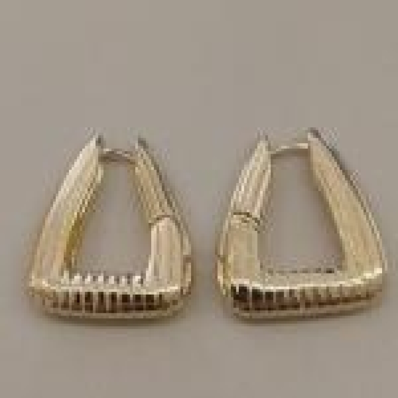 BRINCO FO ARGOLA TRIANGULAR RISCADA G