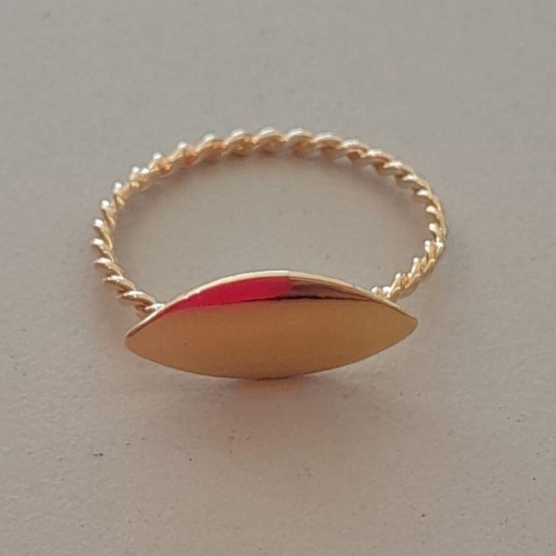ANEL FO PLACA OVAL LISA ARO TORCIDO