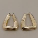 BRINCO FO ARGOLA TRIANGULAR RISCADA G